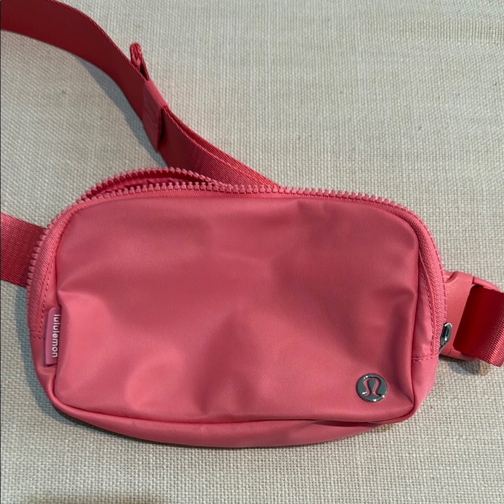 NWOT Lululemon everywhere belt bag